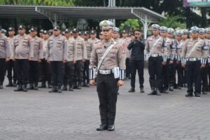 Pimpin Upacara Hari Kesadaran Nasional, Kapolres Pasuruan Beri Penghargaan Anggota Berprestasi