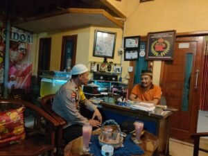 Bhabinkamtibmas Tulangan Jalin Komunikasi Tokoh Masyarakat