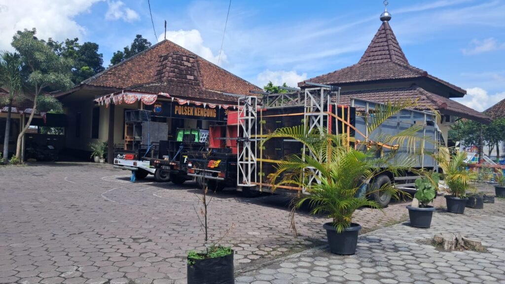 Polisi Tertibkan Sound Horeg Jelang Sahur di Paseban Jember