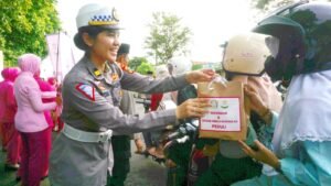 Ramadhan Berkah Polres Bangkalan dan Bhayangkari Berbagi Takjil 