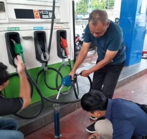 Jelang Mudik Polres Bojonegoro Sidak SPBU Periksa Takaran dan Pastikan Stok BBM Aman 