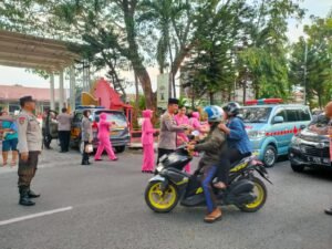 Polsek Sidoarjo Kota bersama Bhayangkari Berbagi di Bulan Suci