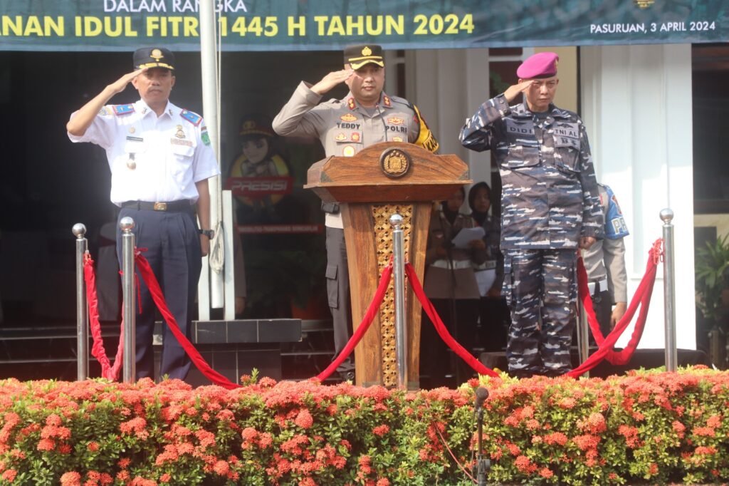 Jamin Mudik Hari Raya Aman, Kapolres Pasuruan Pimpin Apel Gelar Pasukan Ops Ketupat 2024