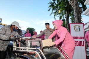 Berbagi Berkah di Bulan Ramadhan, Polrestabes Surabaya Ajak Ratusan Abang Becak Buka Puasa Bersama