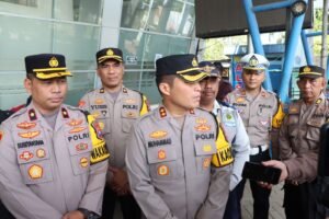 Kapolda Jatim Cek Kesiapan Pelayanan Mudik di Terminal Purabaya