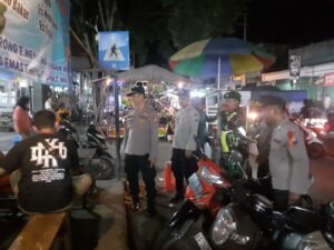 Anggota Gabungan Kandangan Patroli Bersama di Pasar