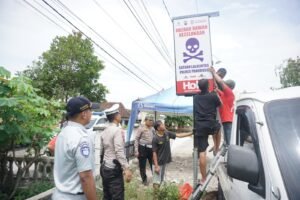 Jelang Mudik Polres Ponorogo Pasang Neon Box di Jalur Rawan Kecelakaan 