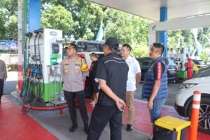 Wujudkan Rasa Nyaman Pemudik, Kapolresta Sidoarjo Cek SPBU Cegah Penyalahgunaan Pengisian BBM