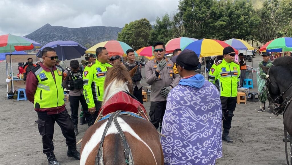 Operasi Ketupat Semeru 2024 Polres Probolinggo Gelar Patroli di Kawasan Bromo
