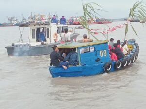 Perayaan Ketupat, Polres Bangkalan Siagakan Personel Pengamanan Lebaran di Tengah Laut