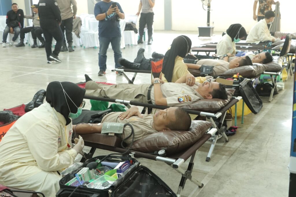 Bantu PMI Penuhi Stok Darah, Kapolres Mojokerto Ajak Anggota Laksanakan Donor 