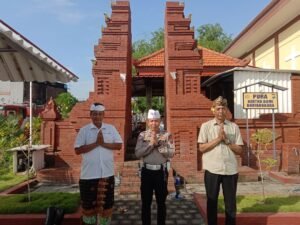 Sembahyang Bulan Purnama Di Pura Kertha Bumi Bhayangkara