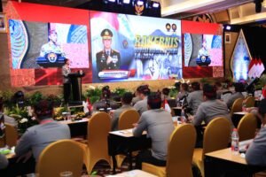 Kadiv Humas Polri Beri Penghargaan ke 7 Anggota dengan Nilai Sertifikasi Kompetensi Terbaik