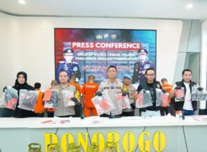 Polres Ponorogo Berhasil Amankan Komplotan Pencurian dengan Pemberatan 8 Tersangka Diamankan