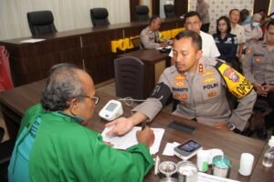 Peringati May Day, Polres Kediri Kota Gelar Donor Darah Bersama Serikat Pekerja       