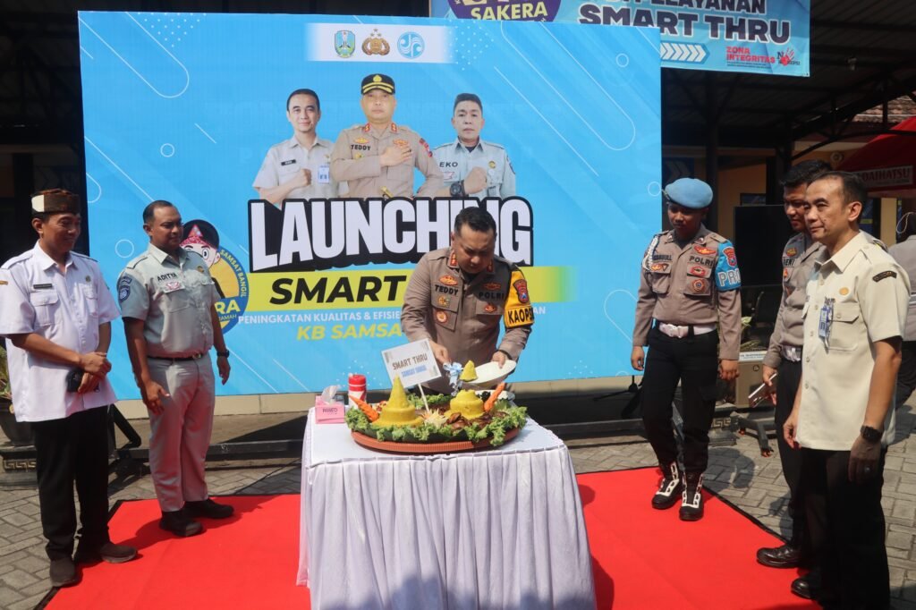 Tingkatkan Pelayanan Publik, Kapolres Pasuruan Resmikan Samsat Smart Thru