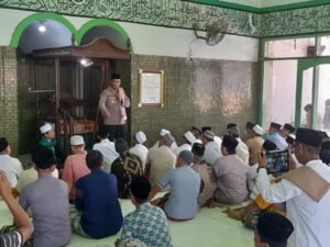 Kapolsek Prambon Safari Jumat di Desa Watu Tulis