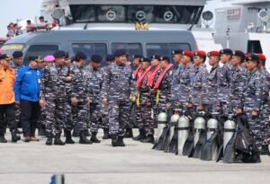 Pangkoarmada III Pimpin Apel Gelar Pasukan Latihan Kesiapsiagaan Operasional SAR di Dermaga Lantamal XIV