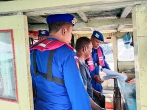 Imbangi Pengamanan WWF di Bali, Polisi Periksa Kapal dan Penumpang di Pelabuhan Jangkar Situbondo