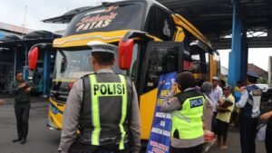 Sukseskan WWF 2024, Personel Gabungan Polres Lumajang Patroli KRYD di Terminal Minak Koncar 