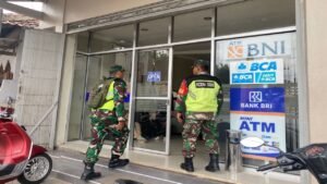 Pastikan Wilayah Aman, Anggota Kodim 0808/Blitar Laksanakan Patroli Keamanan