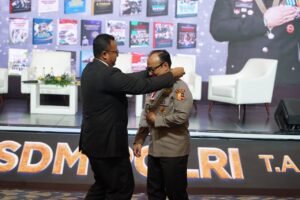Bedah Buku As SDM Pol, Meritokrasi Jabatan Fungsional di Lingkungan Polri guna Mewujudkan SDM Unggul Mendapat Apresiasi Tinggi Para Pembicara 