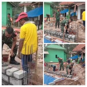 Kerja Bakti Bersama Babinsa Dengan Warga Selorejo Membantu Pembangunan Rumah Warga