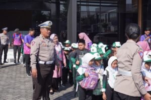 Satlantas Polresta Sidoarjo Edukasi Tertib Lalu Lintas pada Pelajar