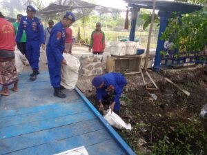 Peringati World Ocean Day, Satpolairud Polresta Sidoarjo Bersihkan Sampah Pesisir