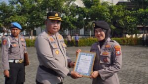 Upacara Hari Kesadaran Nasional, Polresta Sidoarjo Apresiasi Polwan Berprestasi Internasional