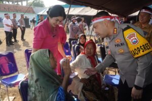 Sambut Hari Bhayangkara Ke-78, Polres Pasuruan Gelar Bakti Sosial Dan Pengobatan Gratis Serta Bedah Rumah Untuk Masyarakat.