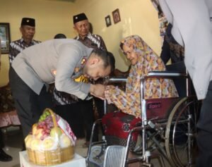 Sambut Hari Bhayangkara ke-78, Kapolres Pasuruan Laksanakan Anjangsana, Berikan Tali Asih Kepada Purnawirawan Dan Warakawuri