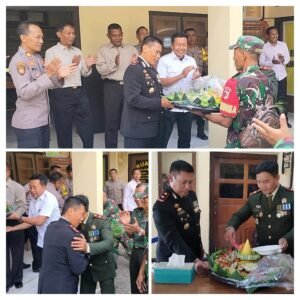 HUT Bhayangkara ke 78, Polsek Mojoroto Dapat Surprise dari Koramil 0809/ 03 Mojoroto