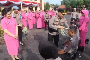 Kapolres Pasuruan Pimpin Upacara Kenaikan Pangkat Reguler Dan Pengabdian Personil Polres Pasuruan