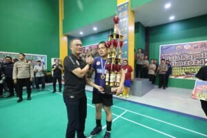 Tutup Turnamen Bulutangkis Antar media Kapoda Jatim Eksibisi Match Vs Juara 1