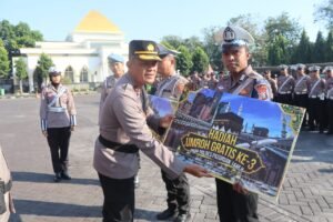 Apresiasi Kinerja Personil Polri, Kapolres Pasuruan Berikan Hadiah Umroh Gratis