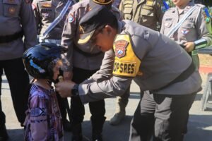 Operasi Patuh Semeru 2024, Polres Probolinggo Beri Hadiah untuk Pengendara Tertib