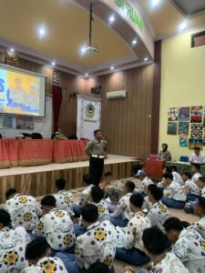 Wujudkan Sadar Berlalu Lintas, Satlantas Polres Pasuruan Sosialisasi Safety Riding Di Sekolah