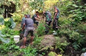 Bersatu Dengan Alam Babinsa Garum Beserta Warga Melaksanakan Penanaman Pohon