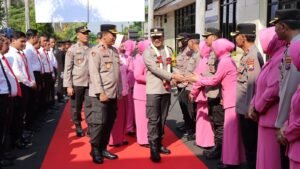 Polres Nganjuk Menyambut Kedatangan Kapolres Baru dengan Apel Tradisi
