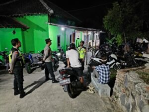 Antisipasi BaLi, Polres Ngawi dan Polsek Jajaran Patroli Blue Light