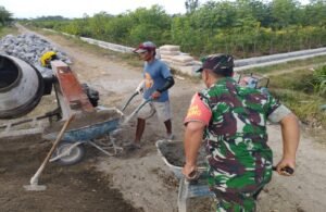 Hadir Di Tengah Masyarakat, Sertu Nurkayadi Turut Bangun Saluran Irigasi
