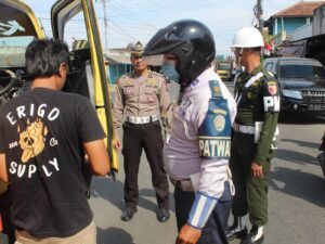 Polres Ponorogo Gelar Pemeriksaan Kendaraan Umum dan Angkutan Barang