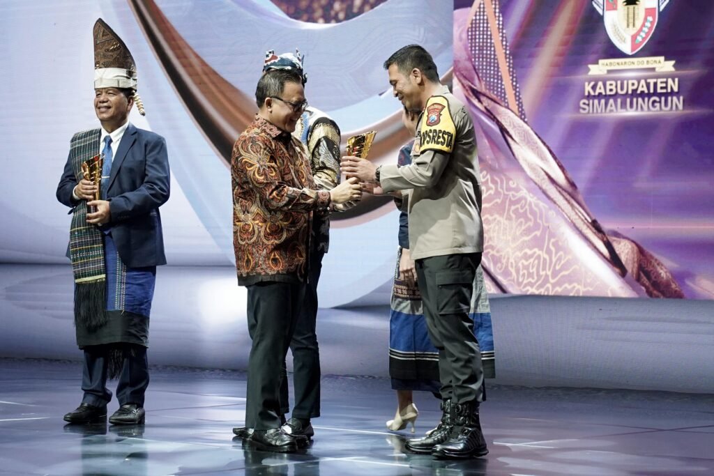 Tingkatkan Inovasi Digital Layanan Publik, Kapolresta Sidoarjo Terima Penghargaan Pemimpin Daerah Awards 2024