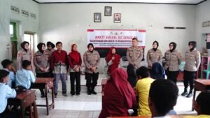 Polwan Polresta Sidoarjo Gelar Baksos dan Sosialisasi Bahaya Kenakalan Remaja