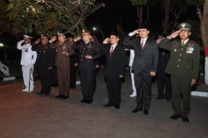 Jelang HUT RI Ke 79, Kapolres Pasuruan Ikuti Apel Kehormatan Dan Renungan Suci Di Taman Makam Pahlawan