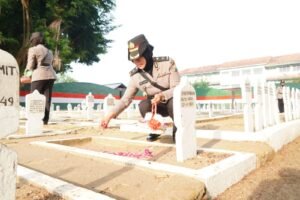 Peringati Hari Jadi ke – 76 Polwan Polres Ponorogo Gelar Ziarah ke Makam Pahlawan