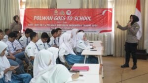 Polwan Sidoarjo Goes to School