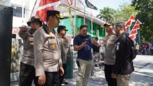 Polrestabes Surabaya Pertebal Pengamanan Kantor KPU pada Tahapan Pendaftaran Paslon di Pilkada 2024
