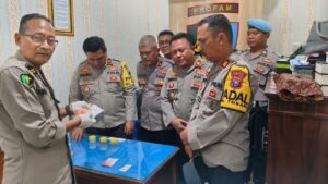Hindari Terlibat Pengaruh Narkoba, Polres Pasuruan Gelar Tes Urine Berkala Rutin Kepada Anggota Polri
